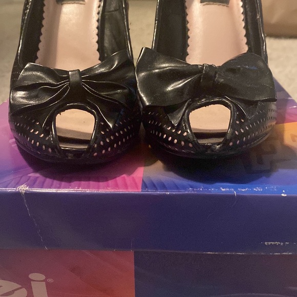 LEI Black/pink dot peep toe; well-loved but well taken care of; original box - Picture 5 of 7